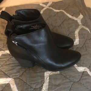 DV ankle boots
